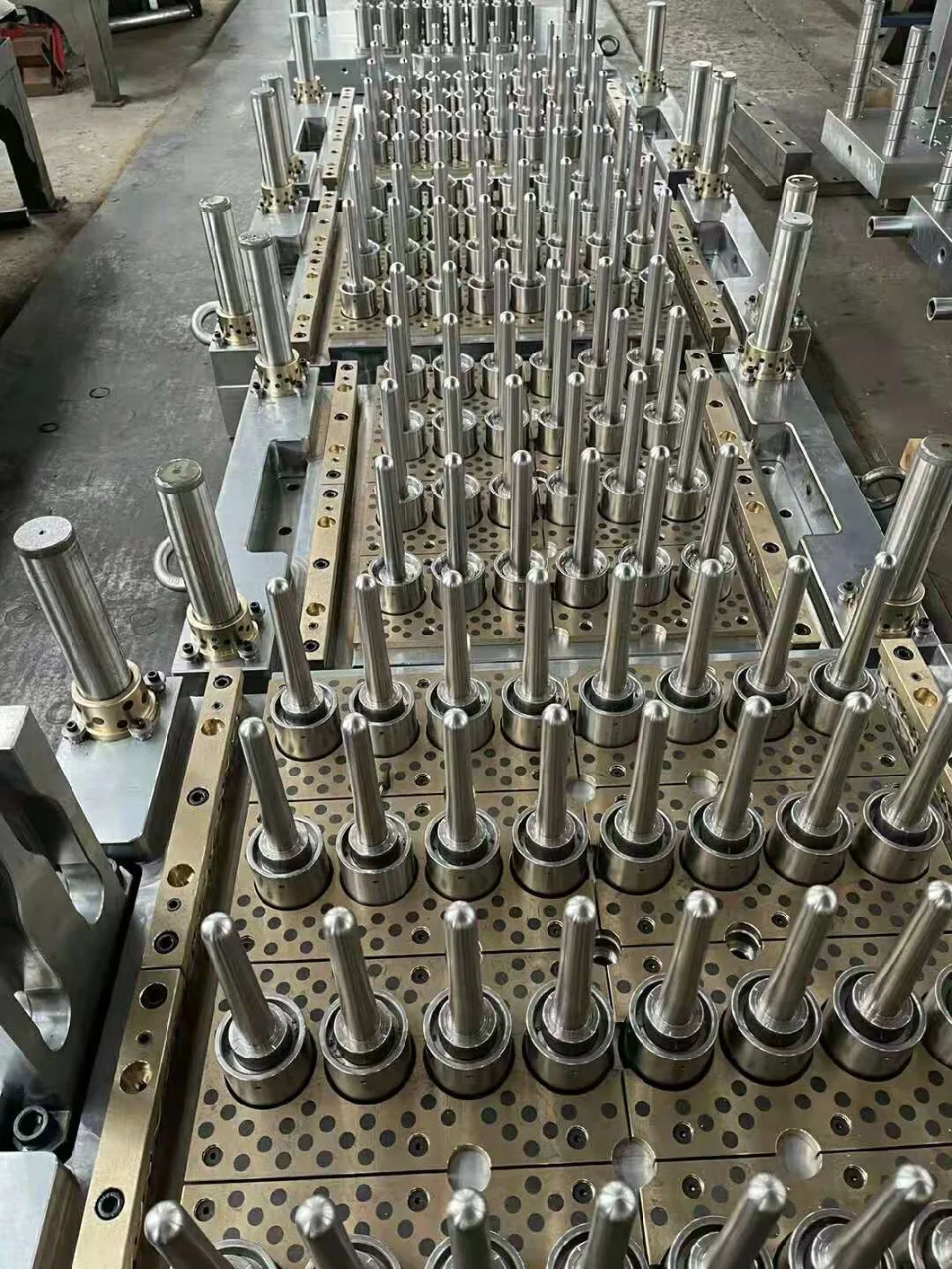 32cavity Hot Runner Needle Valve Pet Oil Preform Mould